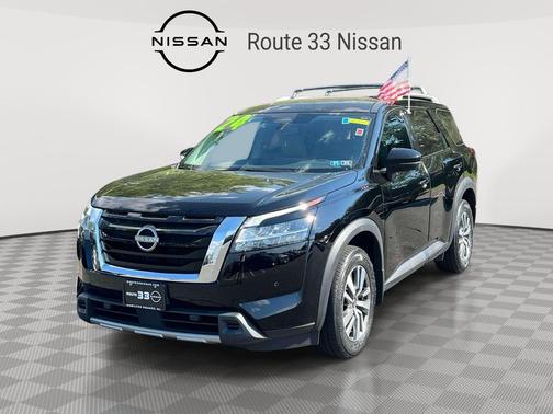 Super Black 2024 Nissan Pathfinder SL 4WD