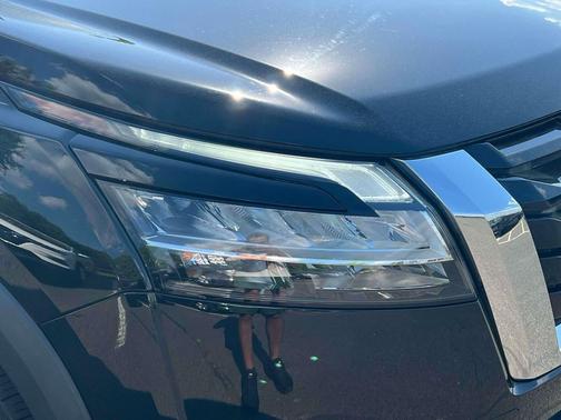 Super Black 2024 Nissan Pathfinder SL 4WD