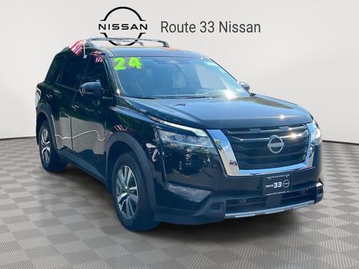 Super Black 2024 Nissan Pathfinder SL 4WD