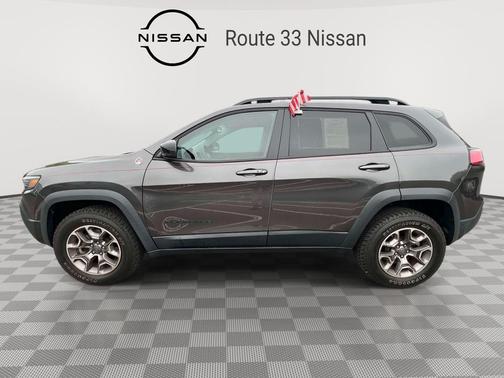 Granite Crystal Metallic Clearcoat 2023 Jeep Cherokee Trailhawk