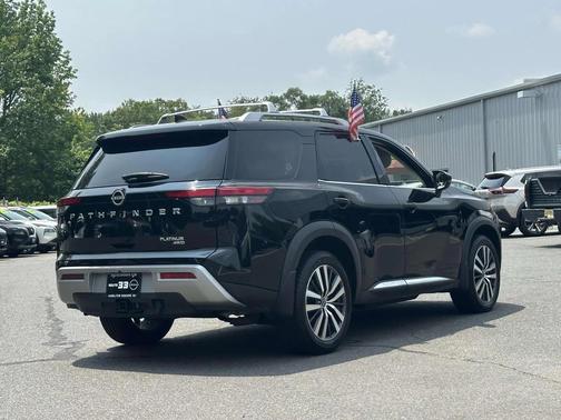 2022 Nissan Pathfinder Platinum 4WD