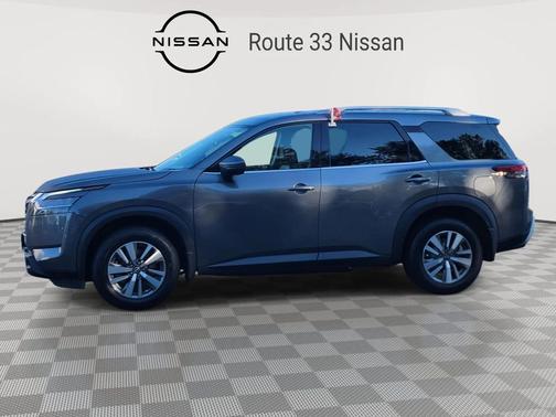 2023 Nissan Pathfinder SL 4WD