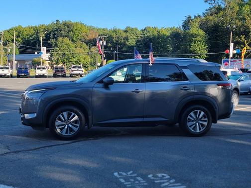 2023 Nissan Pathfinder SL 4WD