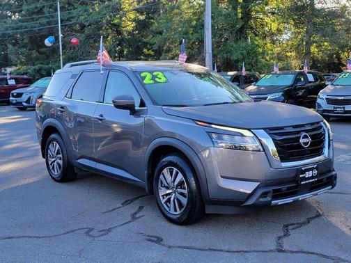 2023 Nissan Pathfinder SL 4WD