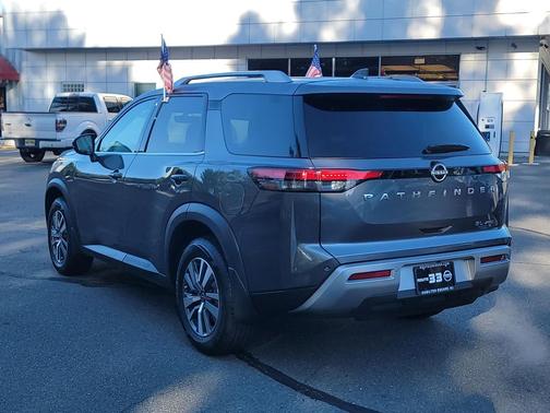 2023 Nissan Pathfinder SL 4WD