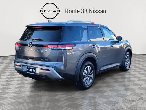 2023 Nissan Pathfinder SL 4WD
