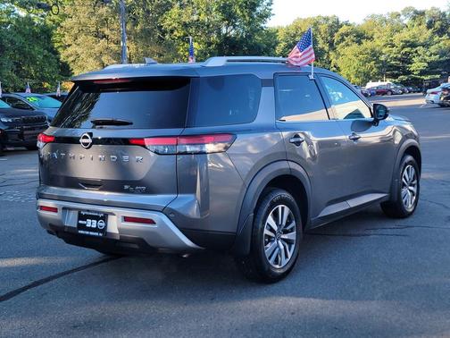 2023 Nissan Pathfinder SL 4WD