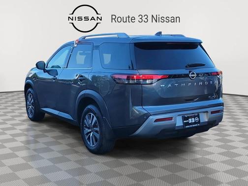2023 Nissan Pathfinder SL 4WD