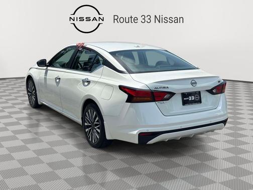 Pearl White Tricoat 2024 Nissan Altima 2.5 SV