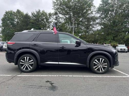 2024 Nissan Pathfinder Platinum 4WD