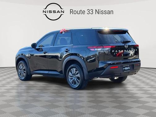 2024 Nissan Pathfinder S 4WD