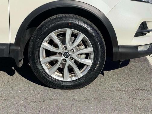 2022 Nissan Rogue Sport SV