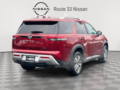 2023 Nissan Pathfinder SL 4WD