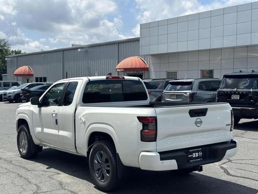 2025 Nissan Frontier SV