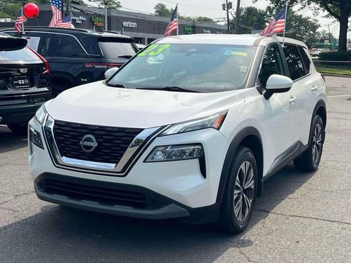 Pearl White Tricoat 2023 Nissan Rogue SV