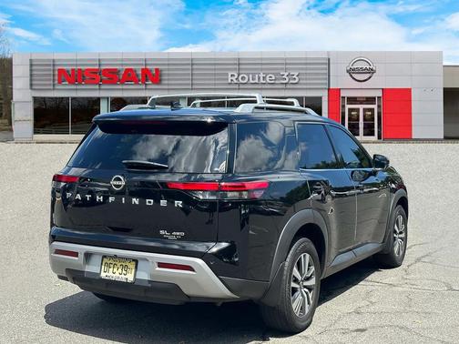 2024 Nissan Pathfinder SL 4WD
