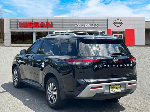 2024 Nissan Pathfinder SL 4WD