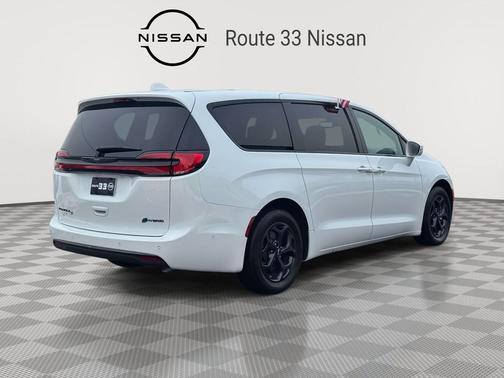 2022 Chrysler Pacifica Hybrid Limited