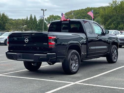 2025 Nissan Frontier SV