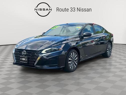 Super Black 2025 Nissan Altima SV FWD