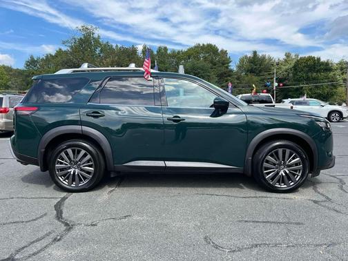 2023 Nissan Pathfinder SL 4WD