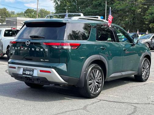 2023 Nissan Pathfinder SL 4WD
