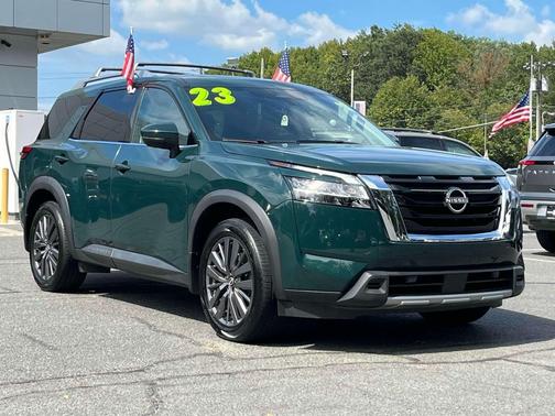 2023 Nissan Pathfinder SL 4WD