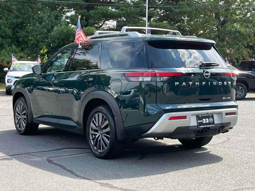 2023 Nissan Pathfinder SL 4WD