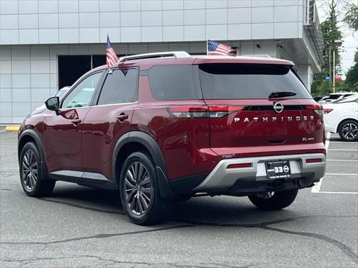 2022 Nissan Pathfinder SL 4WD