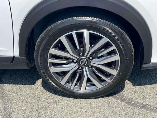 Fresh Powder 2024 Nissan Kicks SV