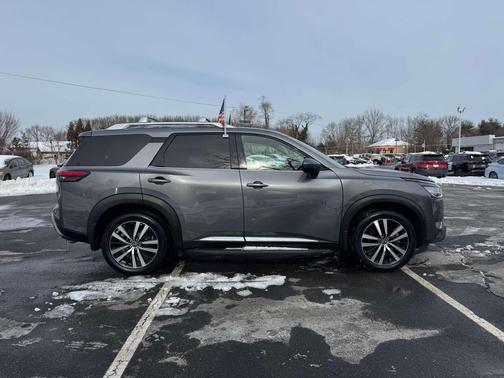 2023 Nissan Pathfinder Platinum 4WD