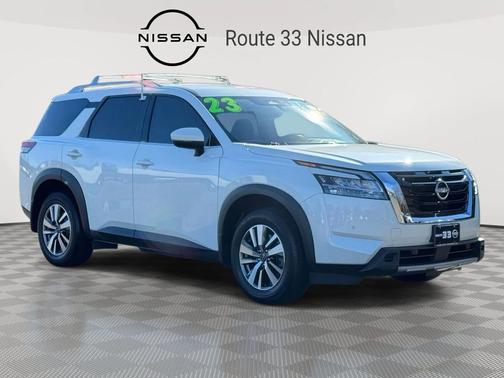 2023 Nissan Pathfinder SL 4WD