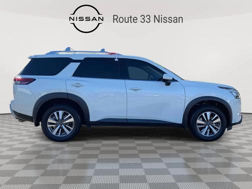 2023 Nissan Pathfinder SL 4WD
