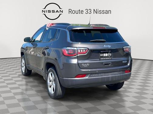 Granite Crystal Metallic Clearcoat 2018 Jeep Compass Latitude