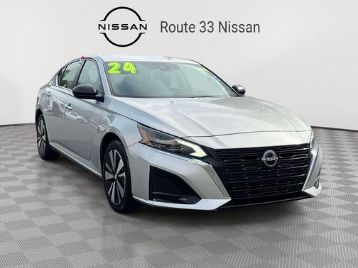 Brilliant Silver Metallic 2024 Nissan Altima 2.5 SV