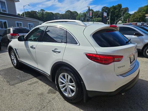 2015 INFINITI QX70 Base