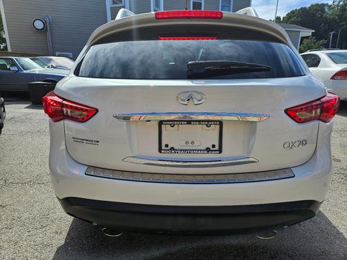 2015 INFINITI QX70 Base