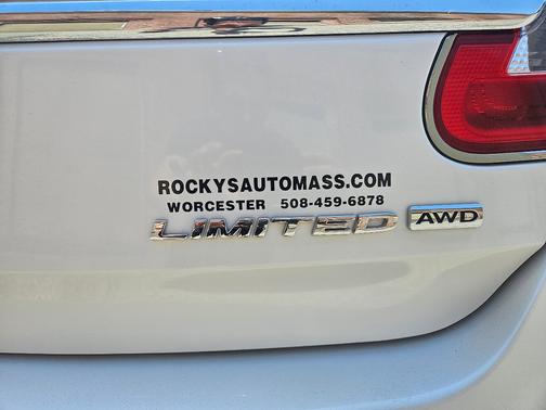 White 2010 Ford Taurus Limited
