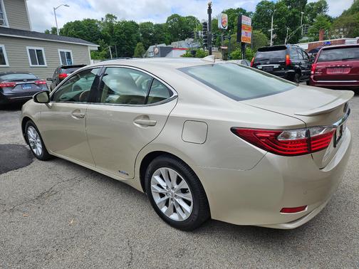 2015 Lexus ES 300h Base