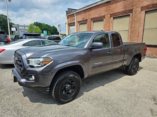 2017 Toyota Tacoma SR5