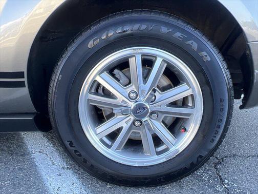 2005 Ford Mustang Deluxe