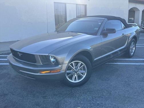 2005 Ford Mustang Deluxe