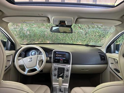 2012 Volvo XC60 T6 R-Design Platinum