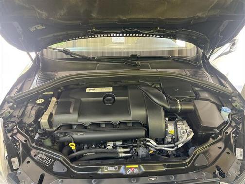 2012 Volvo XC60 T6 R-Design Platinum