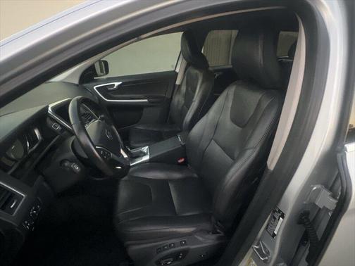 2016 Volvo XC60 T5 Drive-E Premier
