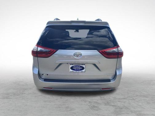 2020 Toyota Sienna LE