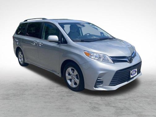 2020 Toyota Sienna LE