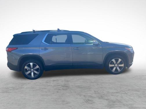 Satin Steel Metallic 2019 Chevrolet Traverse LT Leather