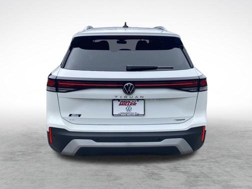 2025 Volkswagen Tiguan 2.0T SE 4MOTION