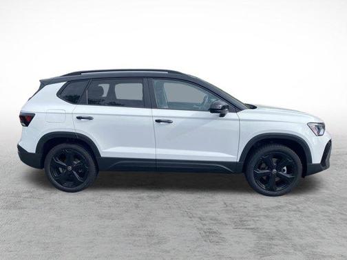 2025 Volkswagen Taos 1.5T SE Black